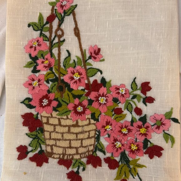 Crewel MCM BOHO Hanging Basket Pink Flowers Vintage 13 x 10" - Picture 1 of 6